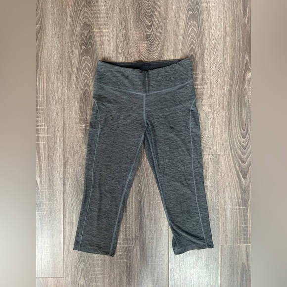 New Balance Women's Size Me Gray Cropped Leggings - soft and stretchy - Picture 1 of 5